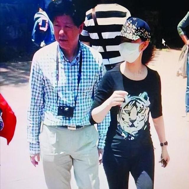 58岁宋祖英近况曝光，住北京豪宅，身材丰腴，皮肤光滑显年轻