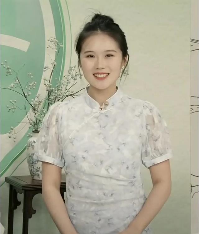 新主播真真首秀优秀！才艺和讲品能力俱佳 近20万在线观众考核满意