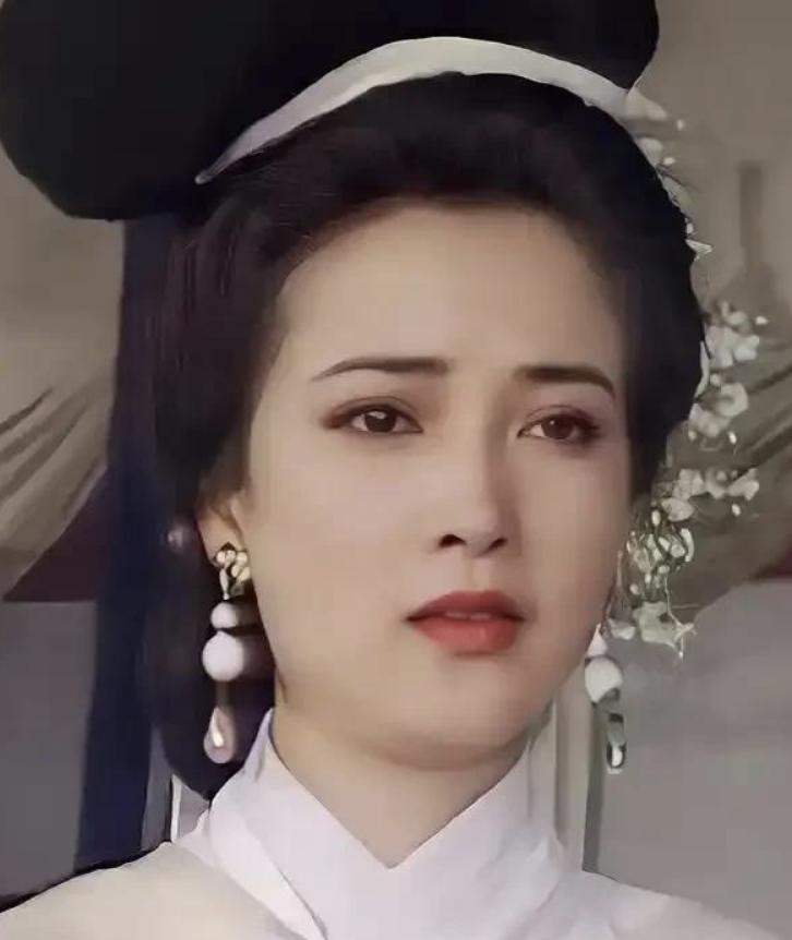 何晴离开后，刘威在新剧开机仪式上被记者拦住并被追问。