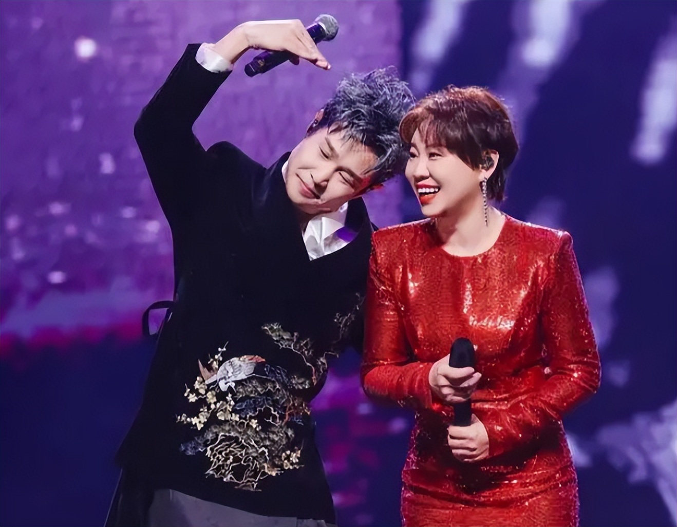 三天曝出4个瓜,患病、去世、塌房、下跪,娱乐圈又乱了?