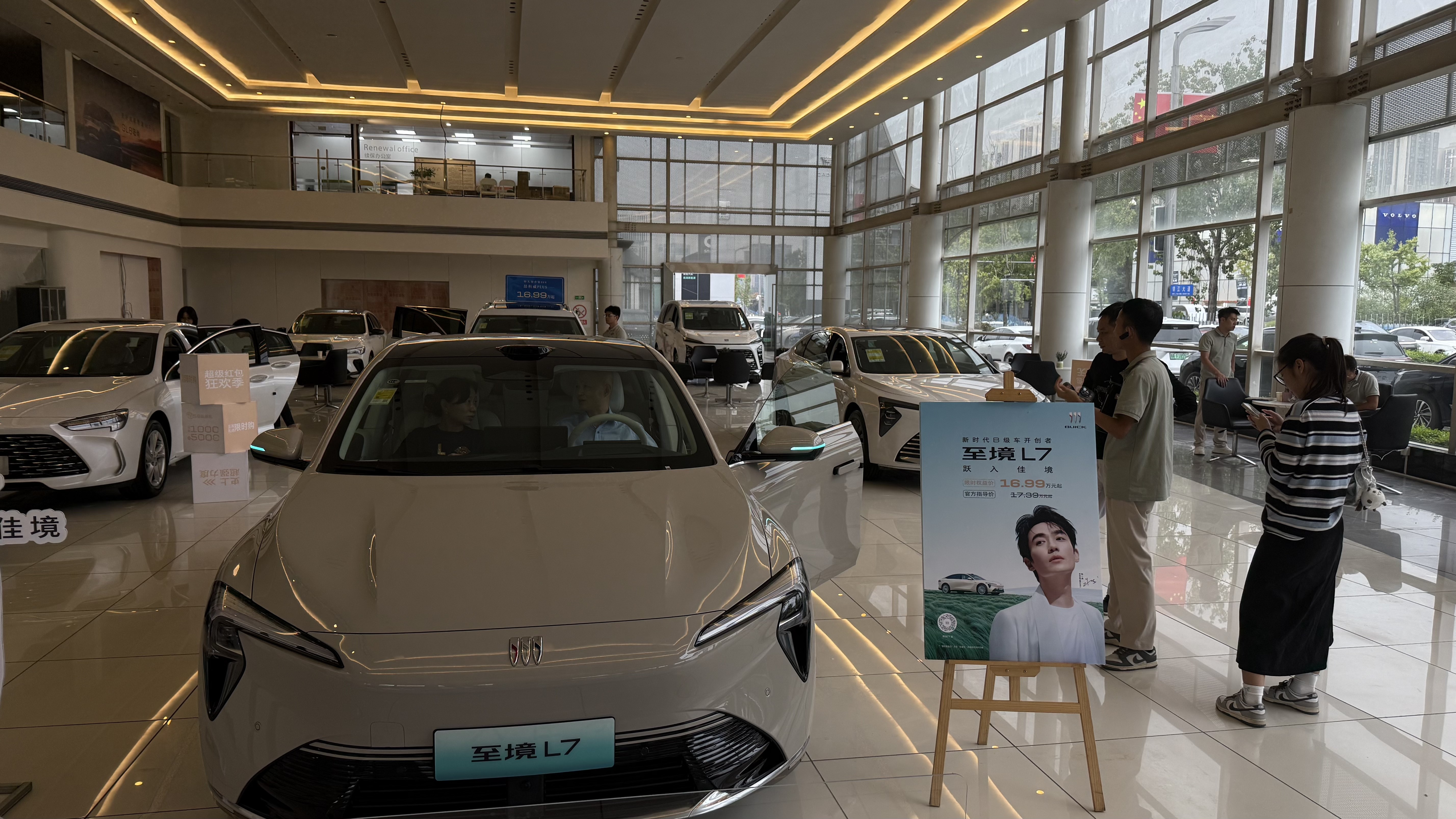 国庆探店别克至境L7：老车主回购近五成，别克经销商信心满满