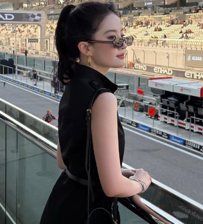 刘亦菲近照马甲线太抢眼！赵今麦周也复古美，看到祝绪丹：心动了