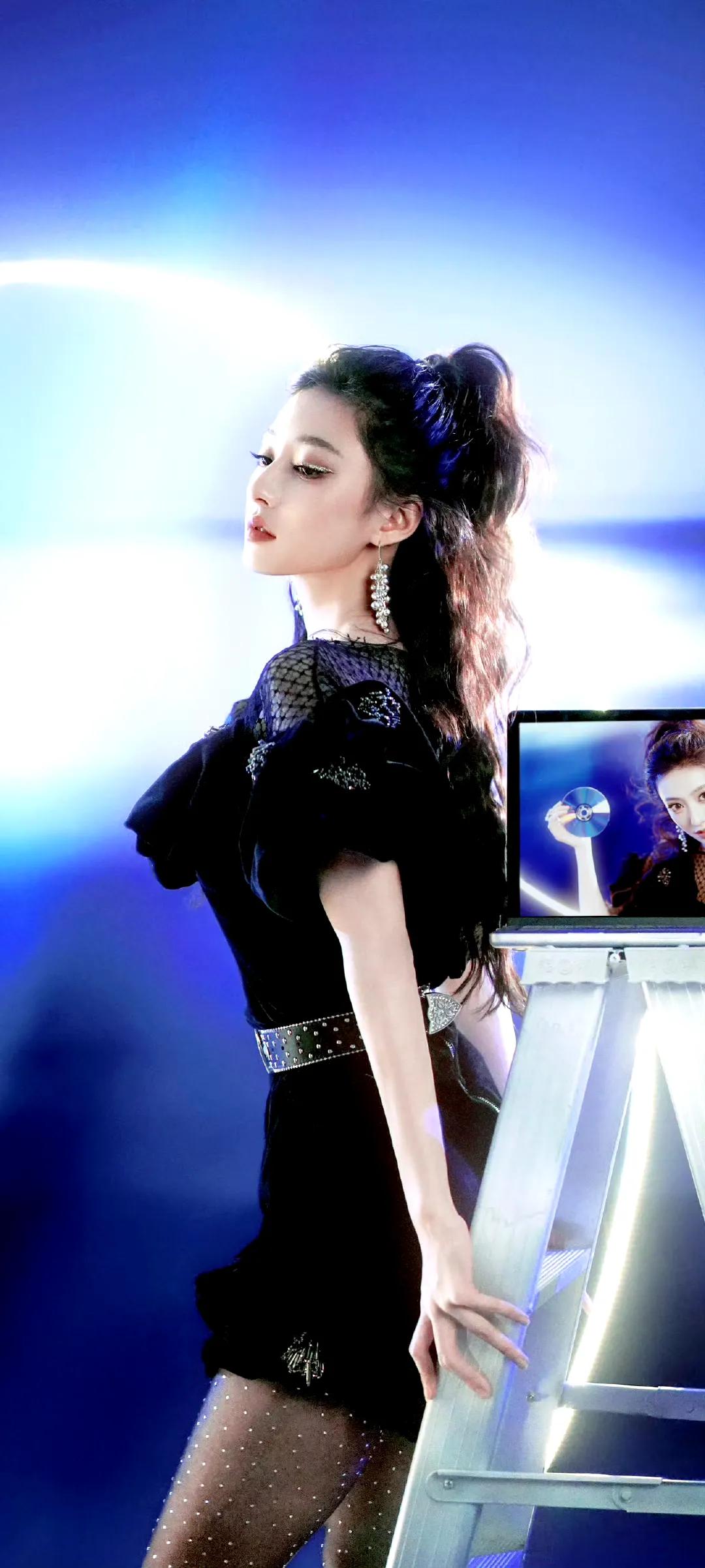 胡连馨 腿上星光熠熠