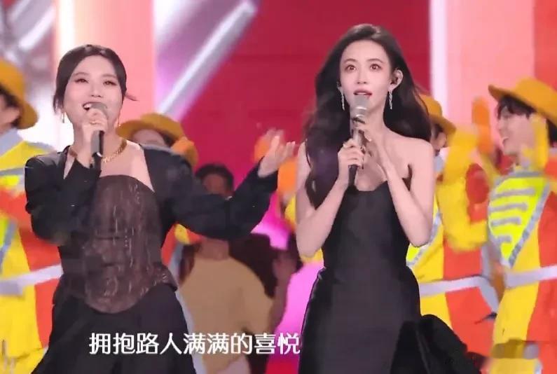 明星跨年夜造型太拉跨：戚薇好像鸡毛掸子，关晓彤又穿错裙子