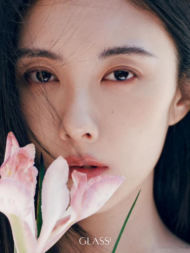 曹斐然，颜值身材曲线太惊艳