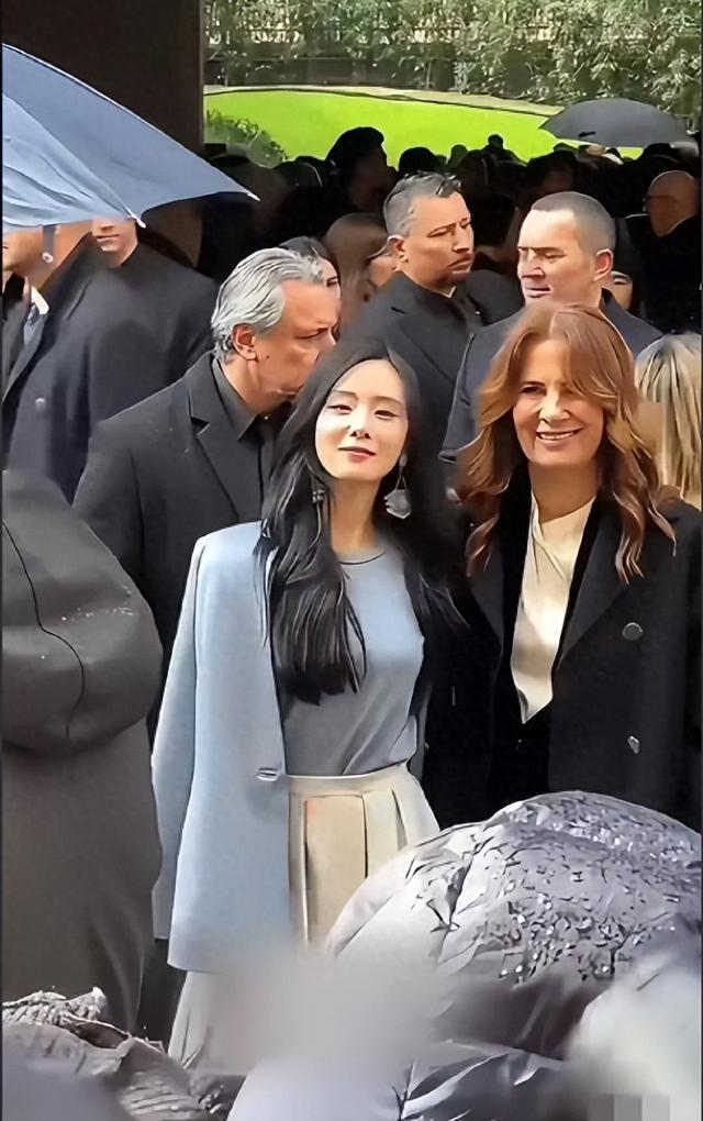 刘诗诗时装周生图曝光，双眼吊起来苹果肌肿胀，状态糟糕引热议