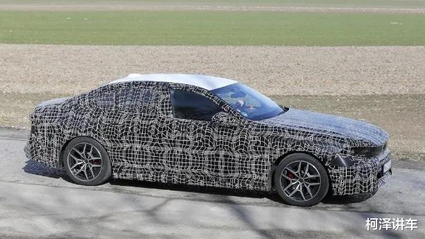 全新BMW5系谍照曝光，运动造型引人注目，豪华内饰细节抢先看