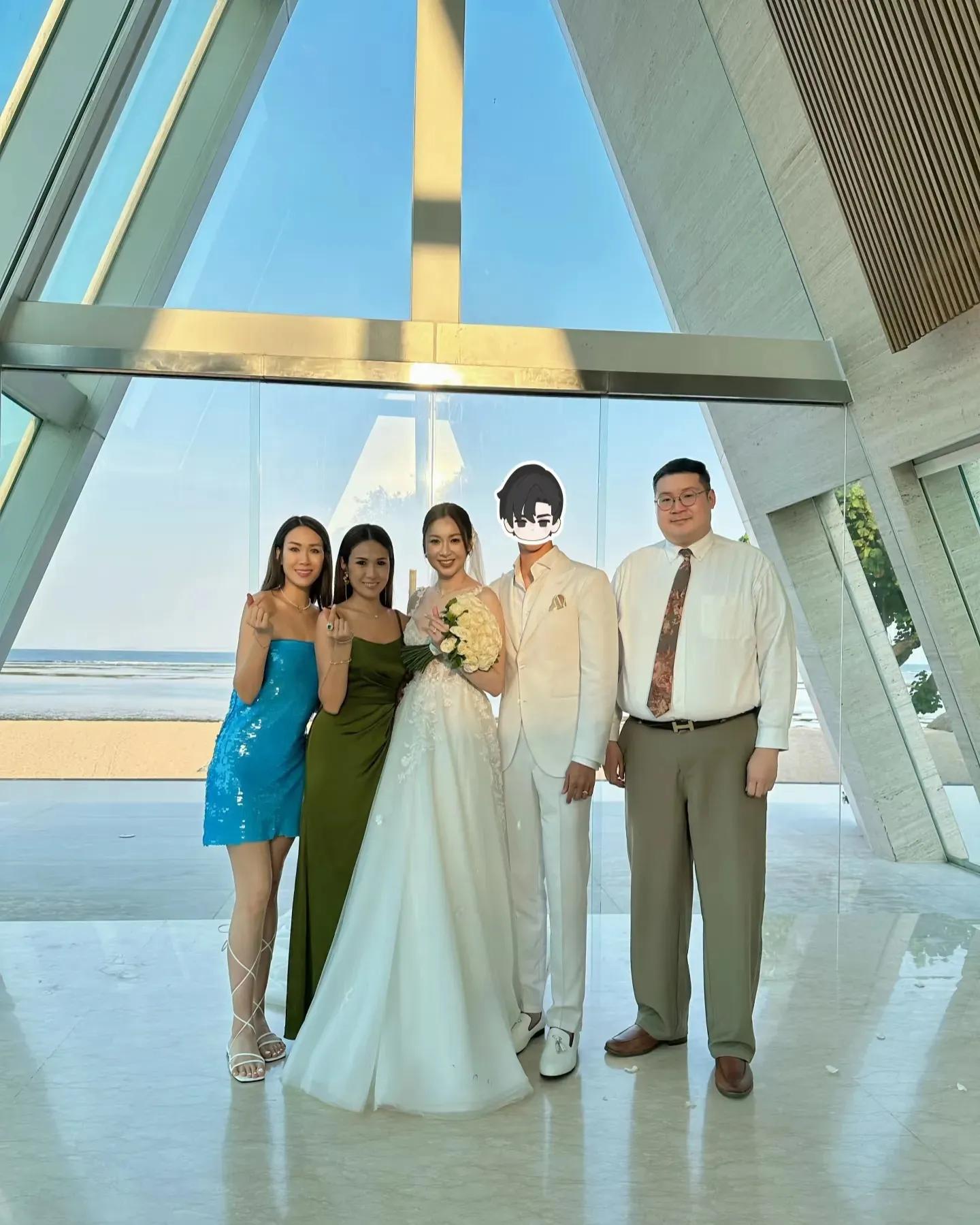 庄思敏二婚现场，双胞胎妹妹长得超像，胡杏儿吴若希到场祝福