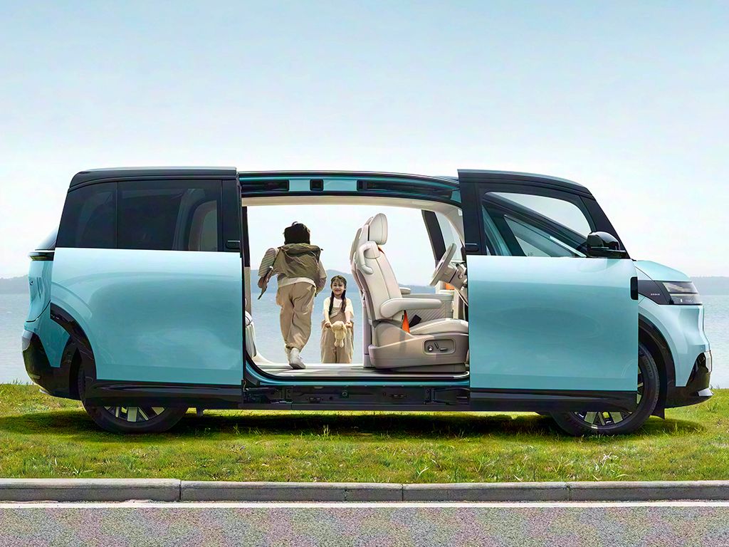 号称“宝宝巴士”！内部空间贼大，极氪MIX这样的好车你买不买？