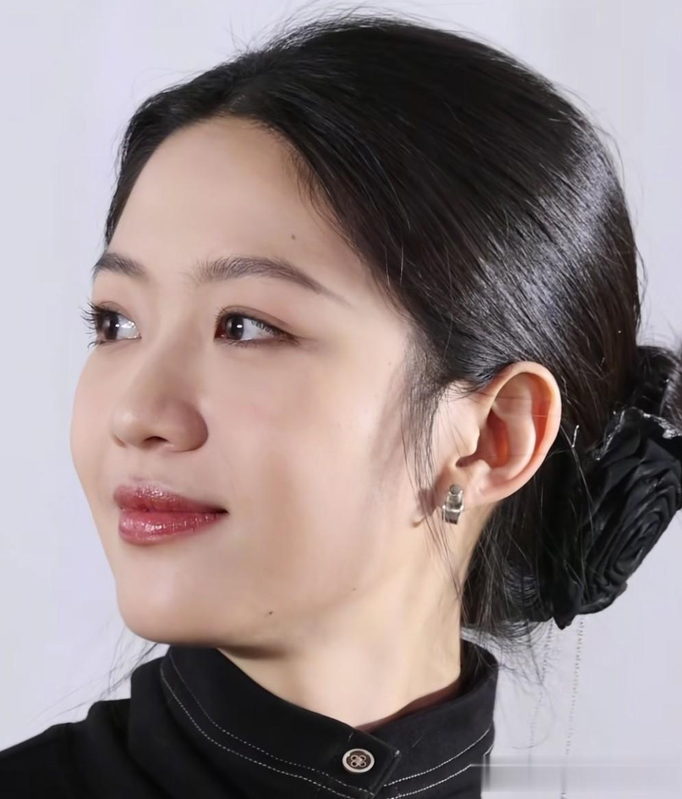 向涵之才23岁？这大气长相也太“显贵”了耐看型美人真的越品越香