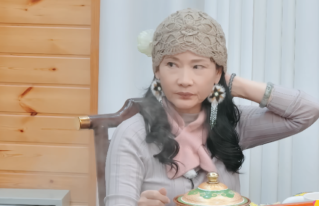 谁又能想到，综艺《一路繁花2》的镜头，却成了明星真实人格的“照妖镜”