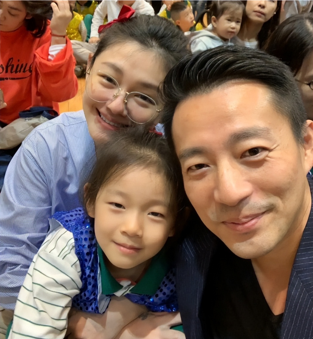 汪小菲又惹事?马筱梅怀孕7个月他要起诉,晒抚养权裁决书获支持