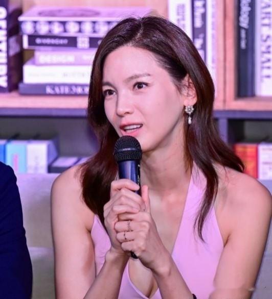 韩国女星离婚后做出租车司机，如今松口谈再婚：孩子想法让人意外