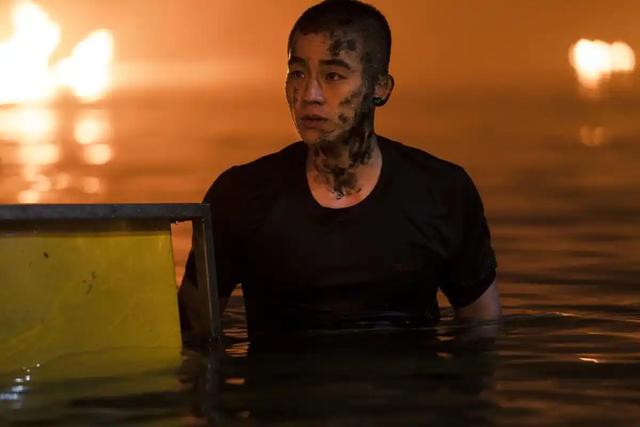 央视力挺！没想到32岁的欧豪，已悄悄走上“伯乐”谢霆锋的老路