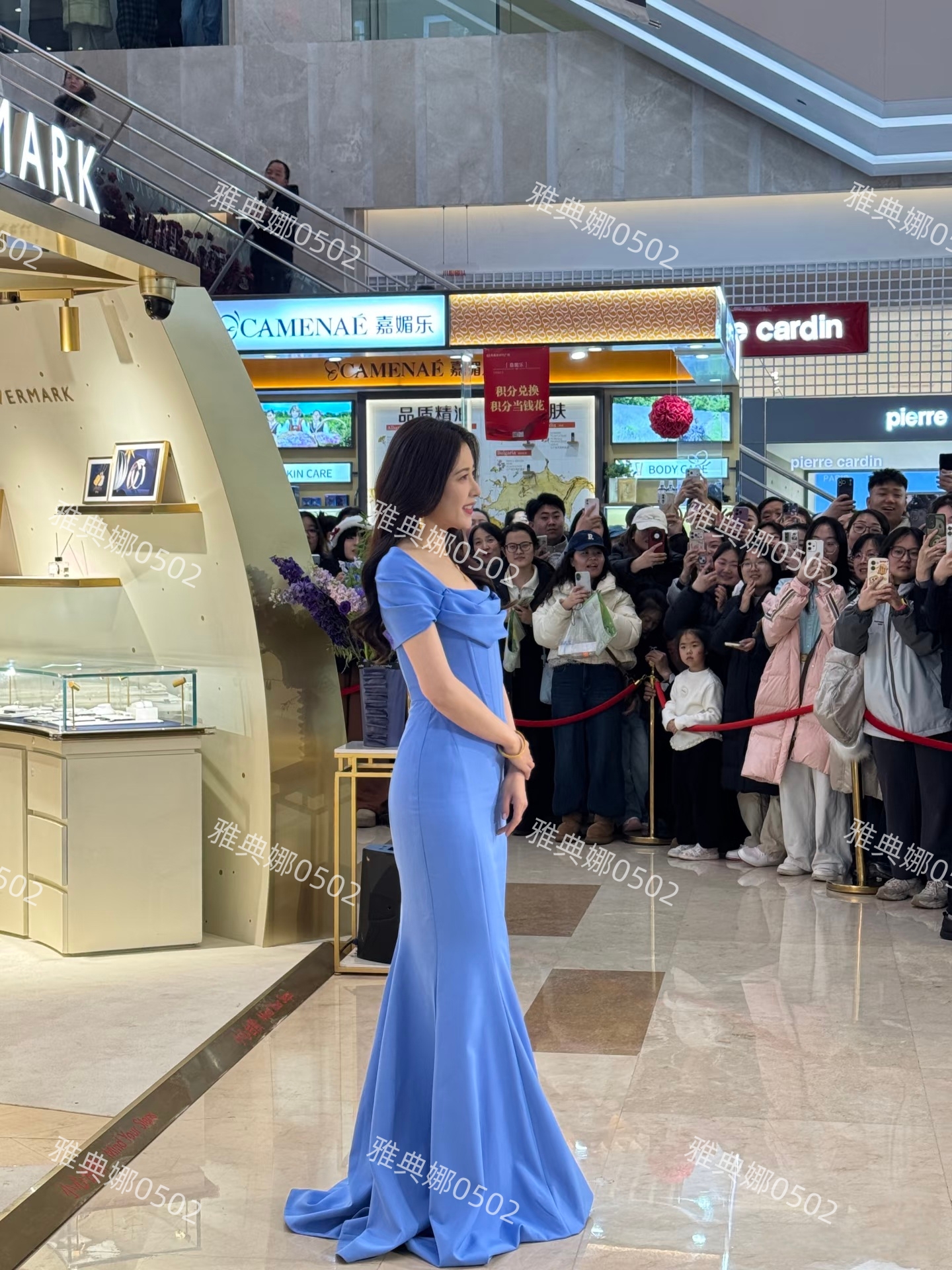 晋城见到曾黎,她不上镜本人又高又美又有气质,不愧是中戏校花!