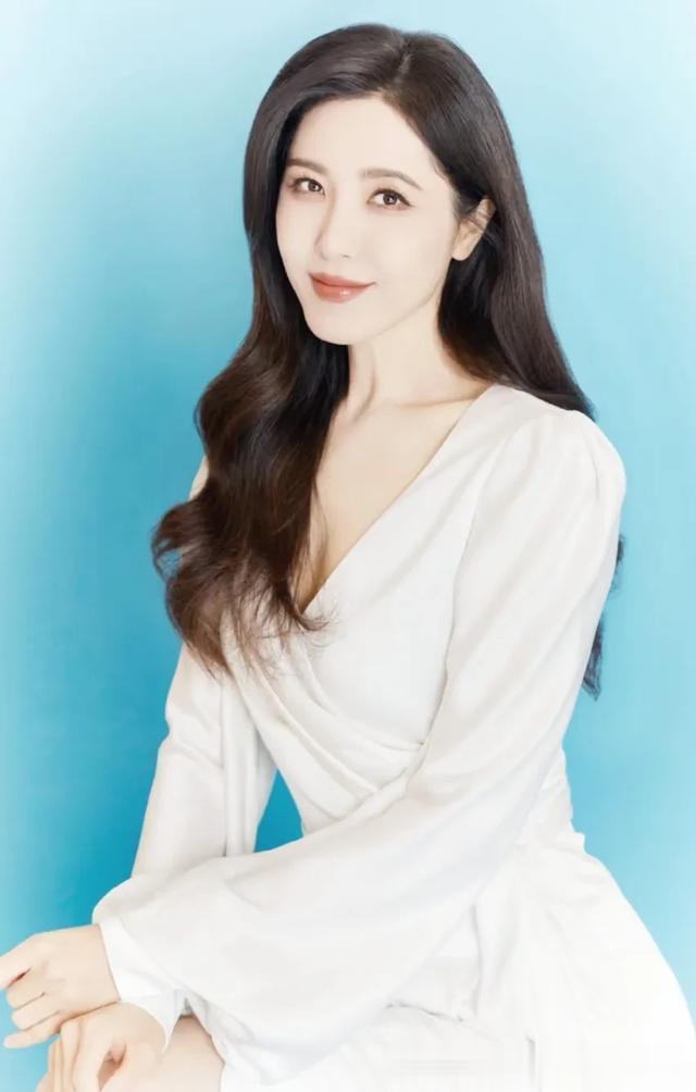 美女图集第607期——曾黎