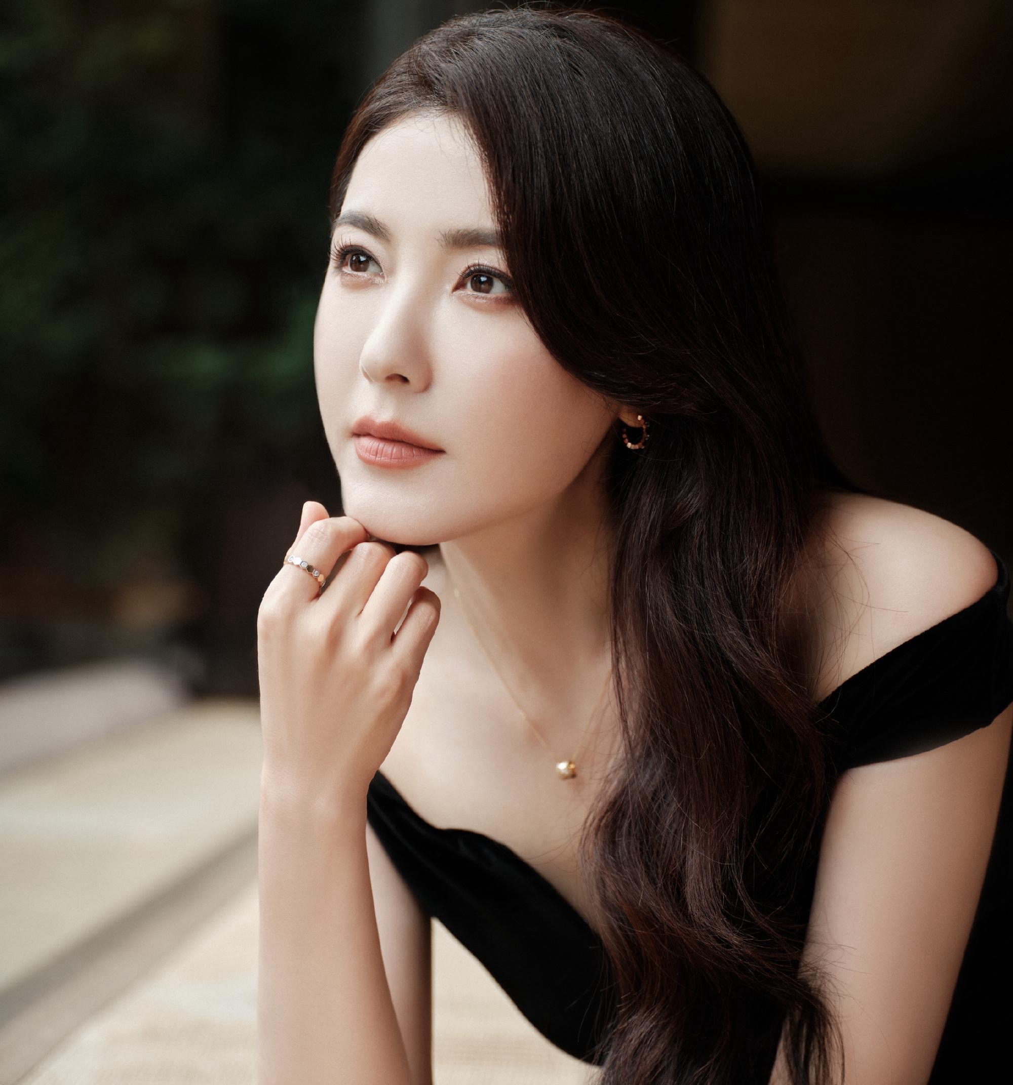 她长得好演技也好,49岁仍孑然一身,今靠《沉默的荣耀》再翻红