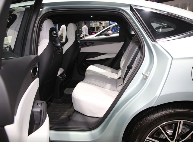 又一B级车跌破“价格底线”！218Ps低至7万，长4米8标配L2级智驾