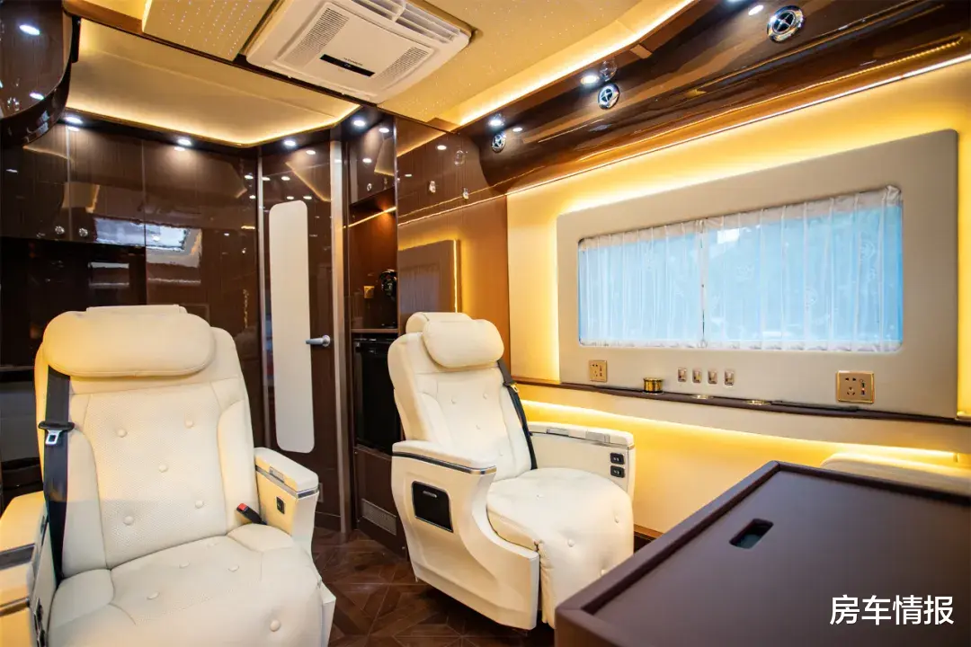 原价88万现在不到30万！国内独一份的商旅房车，设计有点离谱