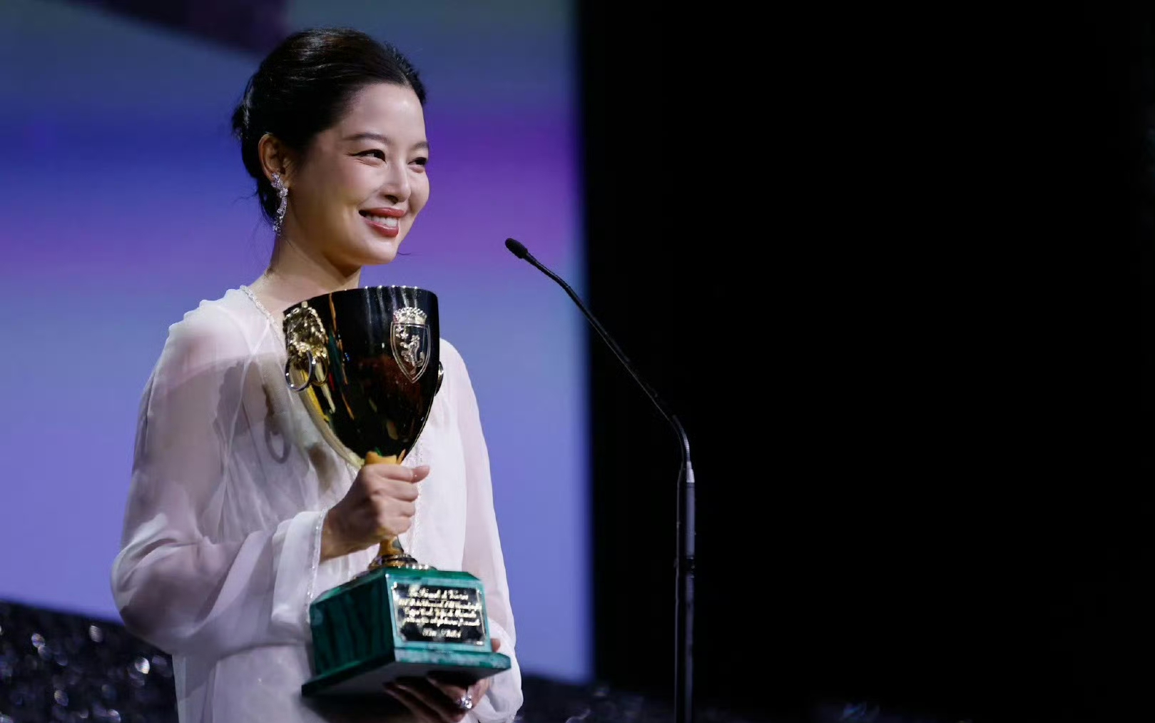 辛芷蕾威尼斯封后：华语影坛再添传奇，她的获奖感言燃爆全场