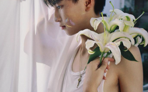 地下恋五年的女友当众骂我不知廉耻后，我分手另娶，多年后我带妻子回乡扫墓，才知道她一直在等我认错