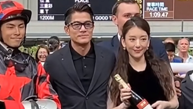 郭富城公开妻子10月底生产，方媛露面一脸疲惫，苹果肌快掉到嘴角