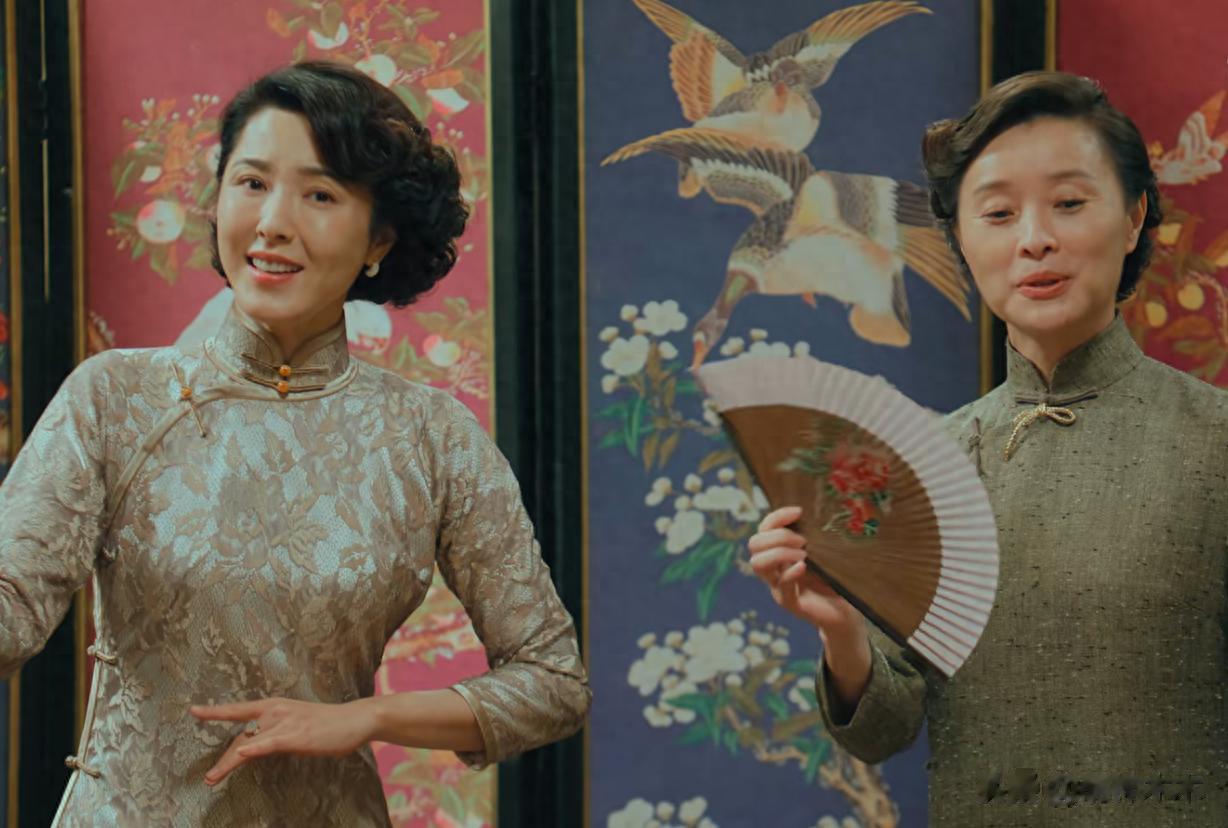 吴越曾黎同框状态!一个自然老去一个脸僵浮肿,不是没皱纹就年轻