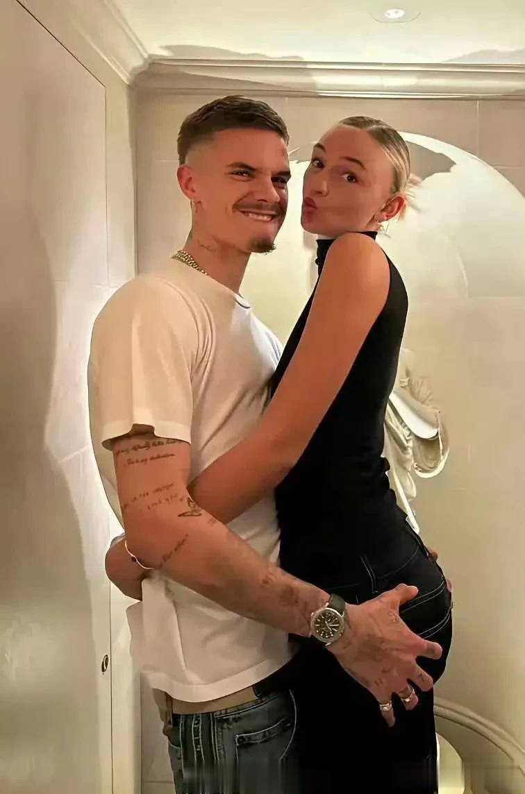 贝克汉姆21岁的小儿子和女友看起来比爸爸还老呀,果然美不过三代