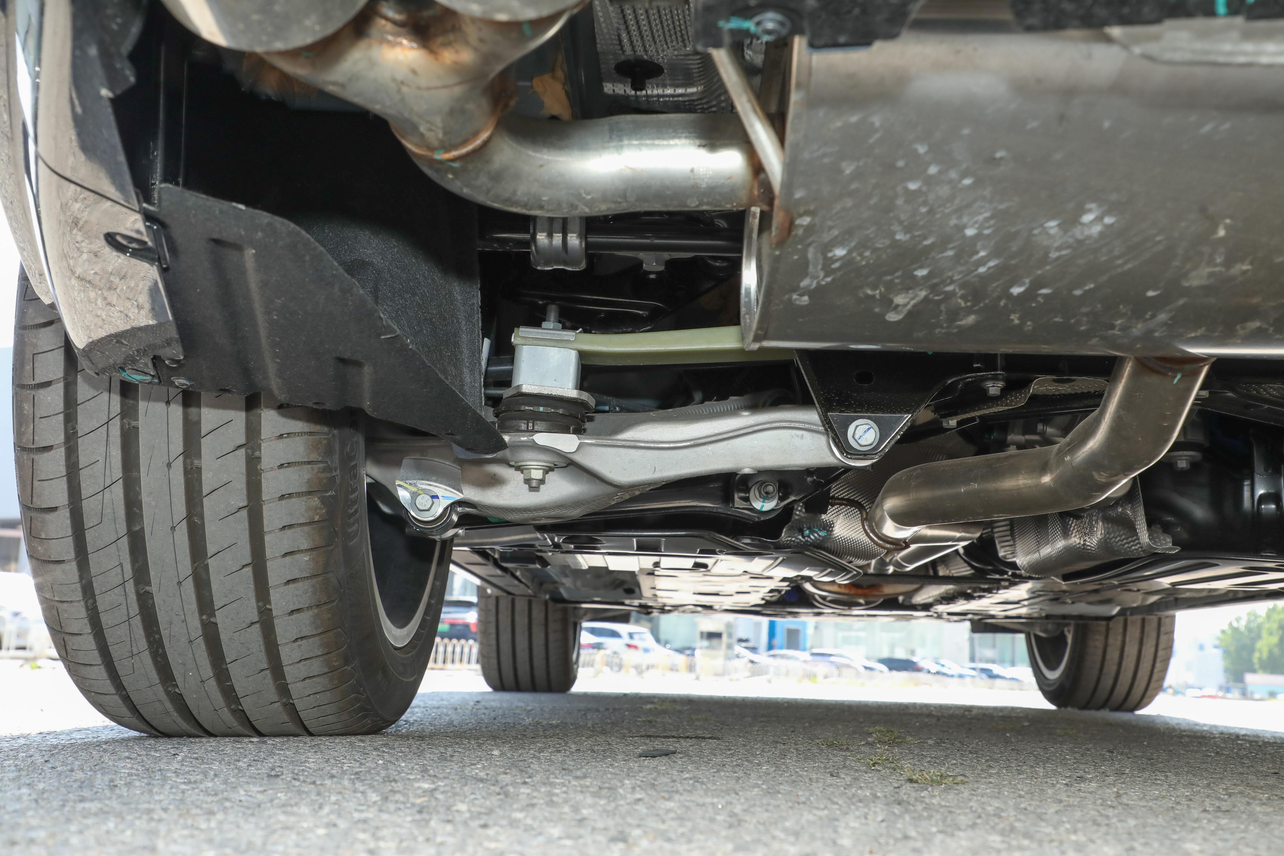 20万级中大型SUV对比，领克09对比日产探陆综合对比，谁更胜一筹?