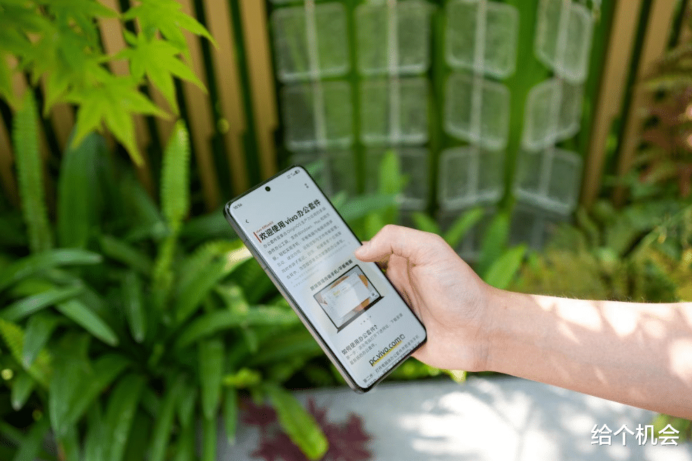 第一！2亿像素长焦+2k屏+IP69，演唱会神器诞生，16+512G大跳水