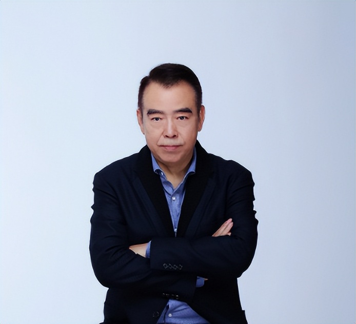 人民日报点名，陈凯歌再破天花板，让张艺谋和整个娱乐圈沉默了