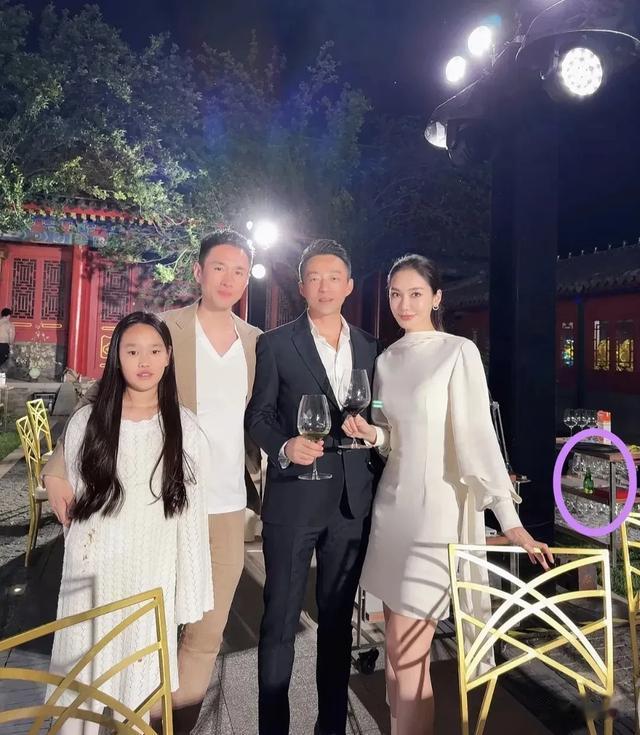 汪小菲是真舍得花,上万的酒席摆了15桌,4000块的茅台管够喝