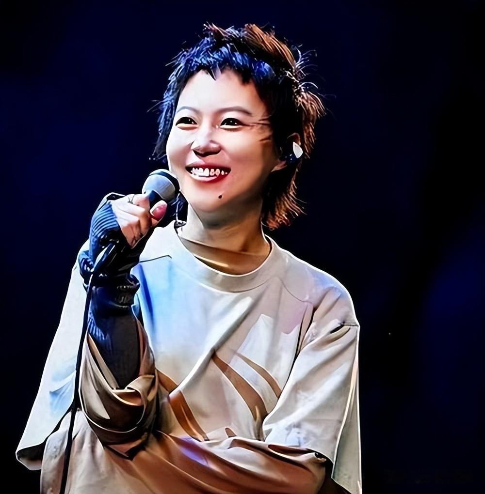 窦唯也没想到，离婚12年，当年和高原生下的女儿，已开始给他长脸