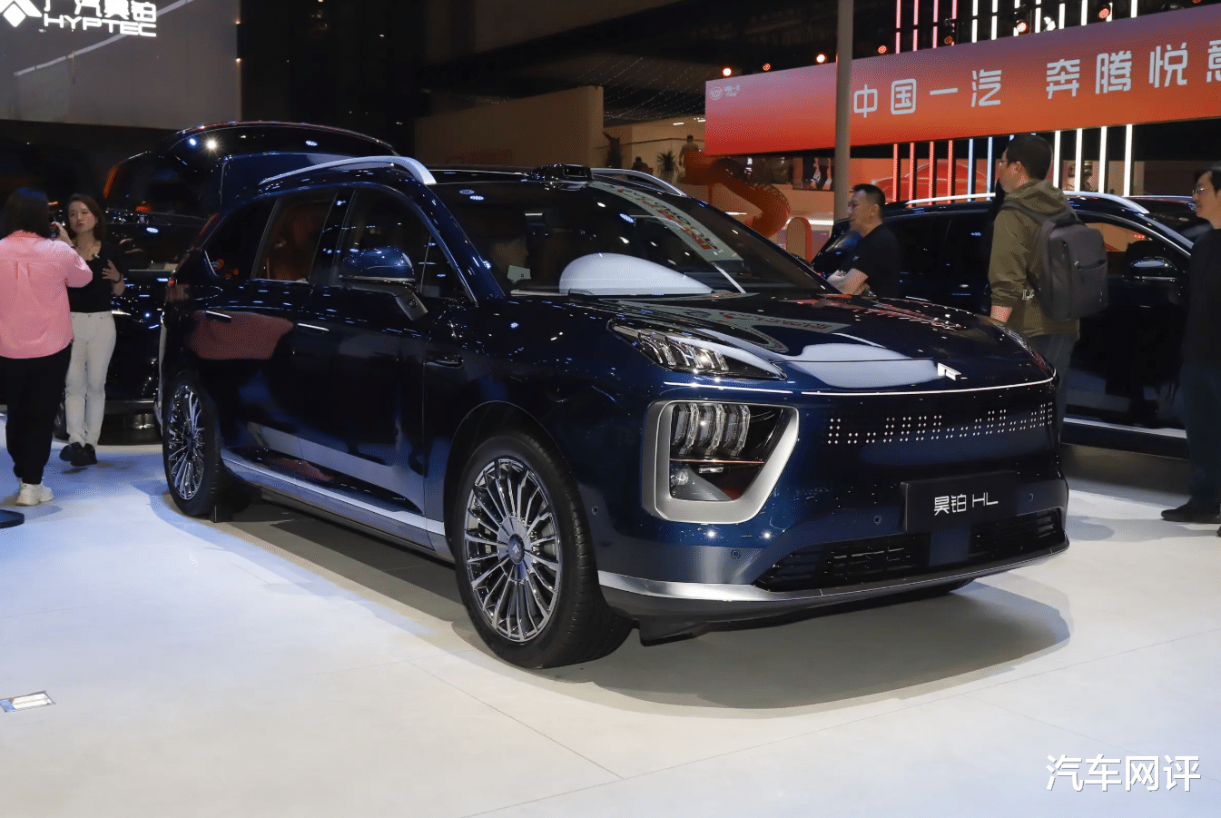 双排零重力座椅、5C超充，配置拉满的入场券，昊铂HL够顶吗？