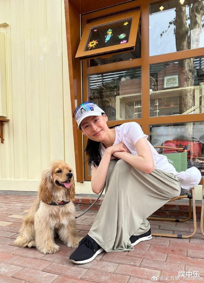梁洛施北京街头牵手新欢,获爱子提前庆生母爱深厚