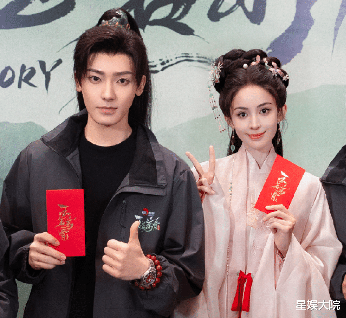 侯明昊新照曝光，网友惊呼“整容”是真的吗？