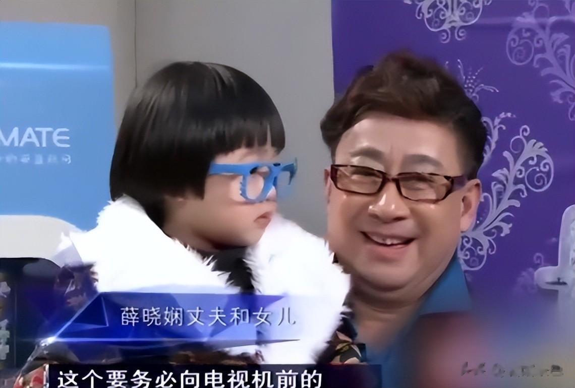 他是上海滑稽名家，前妻嫁给了同事，他娶小 30 岁娇妻，如今怎样了