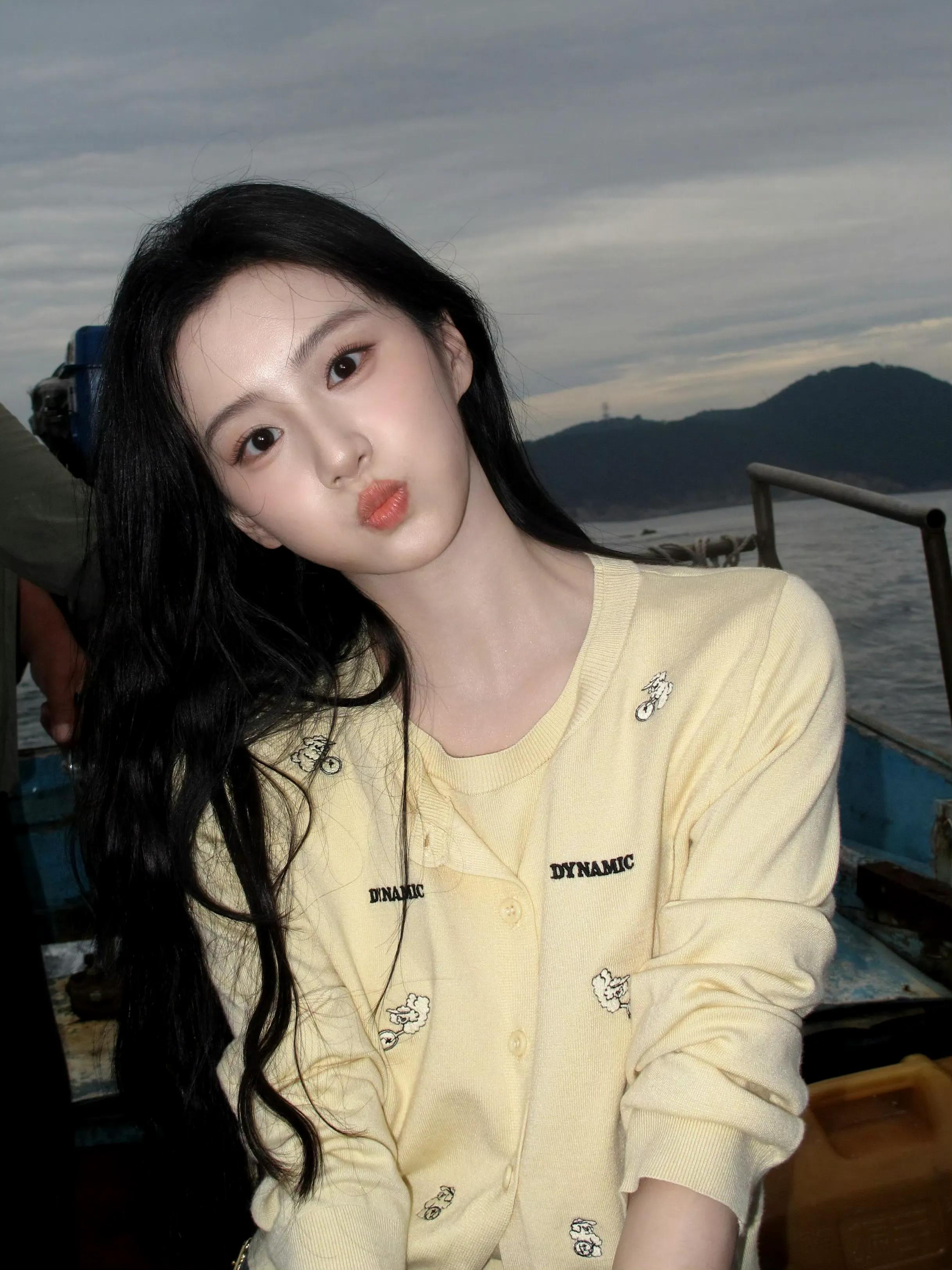 包上恩海边写真美图