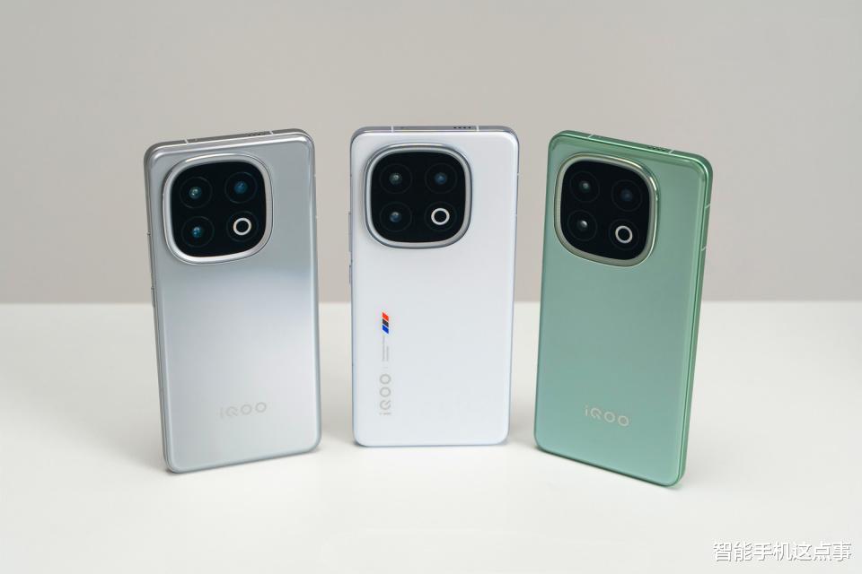 iQOO 15系列工程机被确认：2K直屏+潜望长焦，或成年度真香机