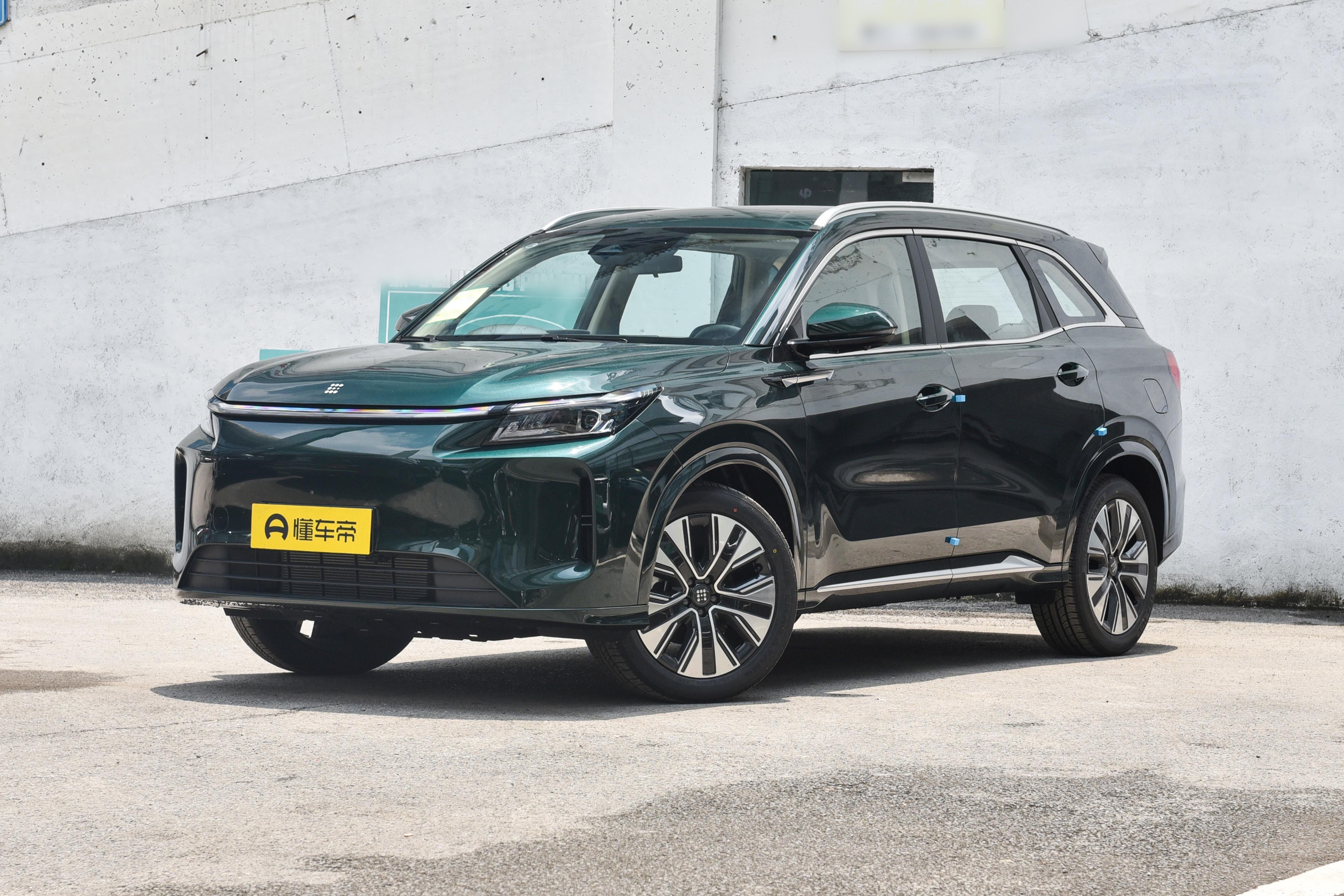 蓝电E5 PLUS：科技加持，定位10万级的“大5座享7座”家用SUV