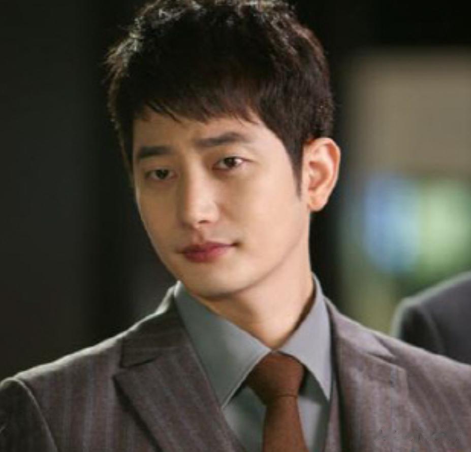 韩国男星48岁仍然单身，坦言自己不抽烟不喝酒，一天只吃一顿饭