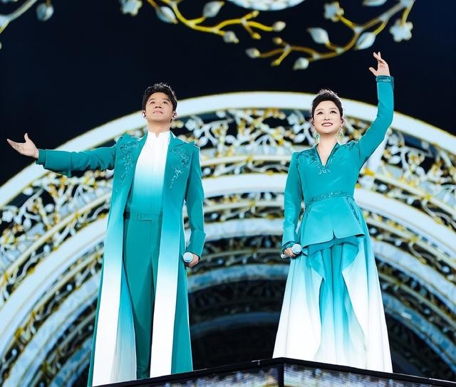 女歌手ALin卷入手表风波!穿过曾毅同款图案服装,立场也被质疑