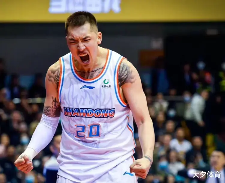 陶汉林和妻子近照，33岁下滑明显，娇妻1米9，颜值高身材好