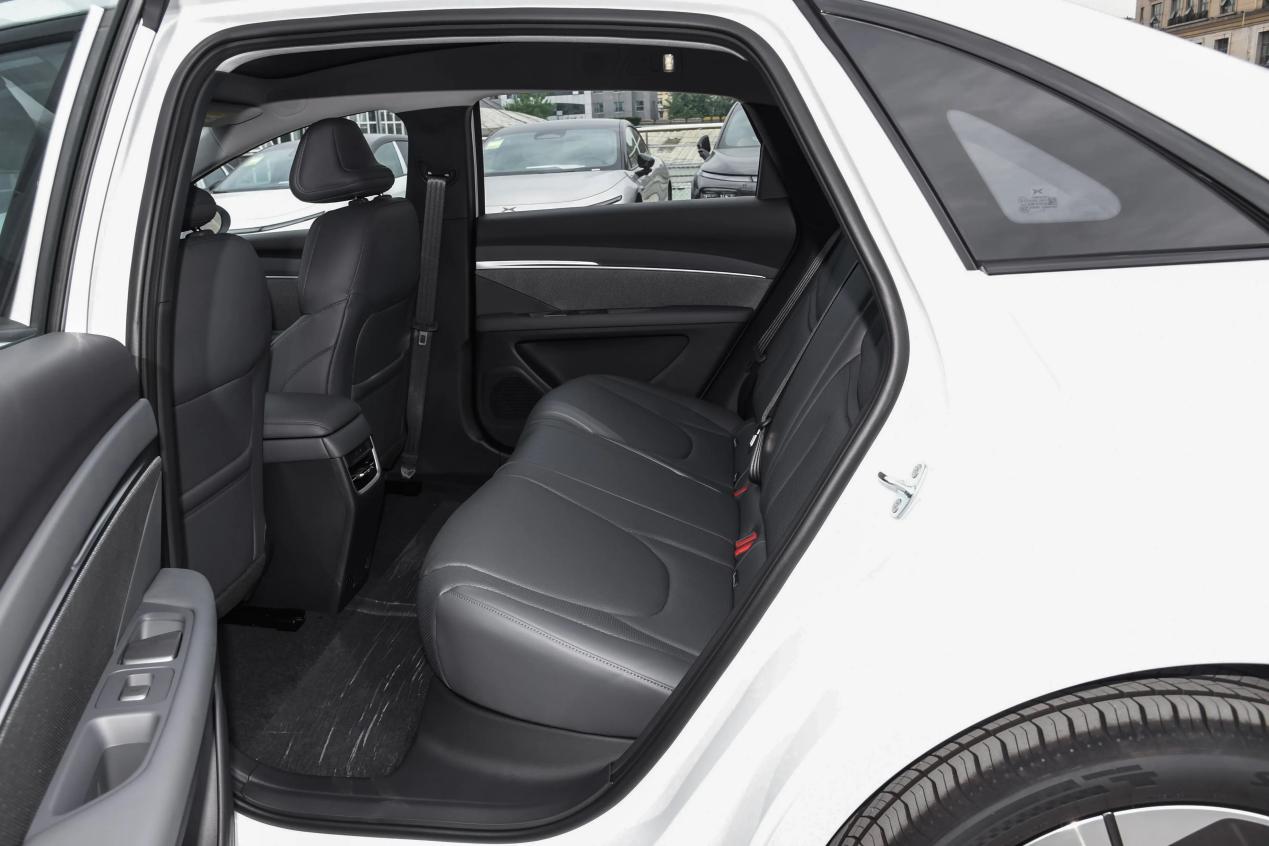 长安启源A06正式上市,对比小鹏M03,谁更出众?