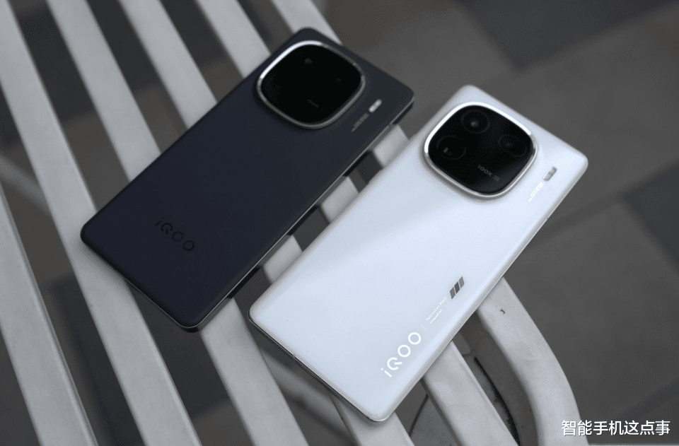 iQOO 15系列：共計三杯！iQOO 15 Ultra：明年見！