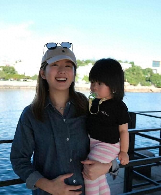 TVB知名女星官宣怀二胎，闪婚富二代生女，短暂复出半年再当妈妈