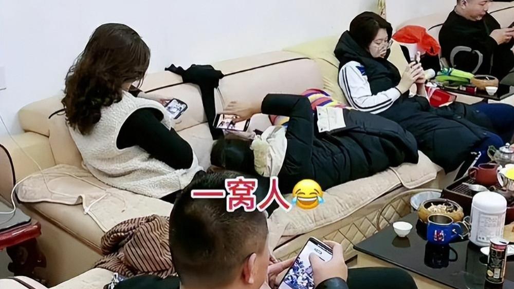 為啥現(xiàn)在的年輕人更傾向于手機刷劇，而非客廳電視？