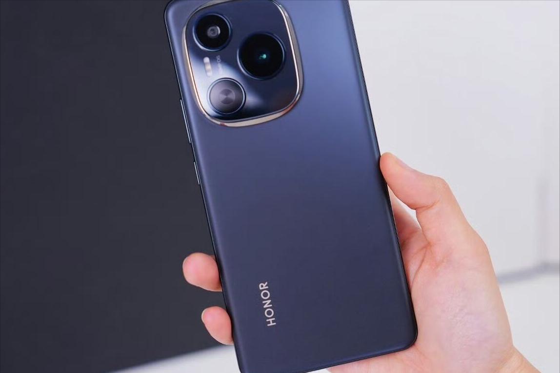 榮耀“續航王”價格新低，十面抗摔+3840HZ+衛星通信，可以入手了