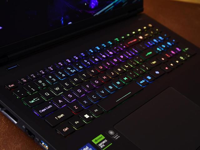 當代綜合戰力天花板！上手體驗掠奪者·戰斧18 AI旗艦電競本