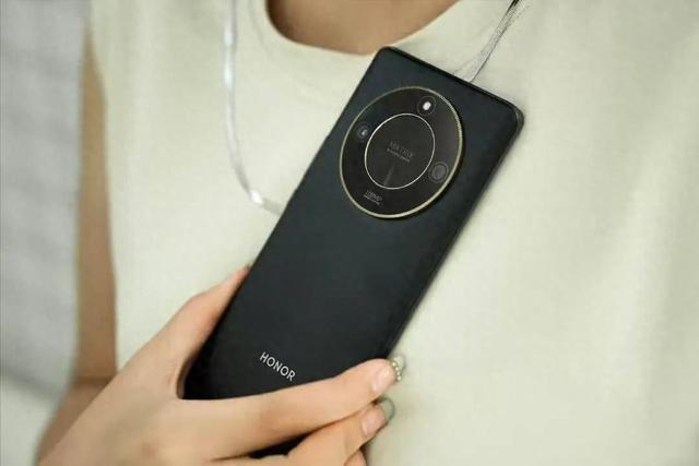 从2199元跌至1599元,120万跑分+5800mAh,红米看了都沉默